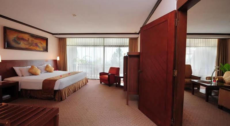 Patra Semarang Hotel & Convention Εξωτερικό φωτογραφία